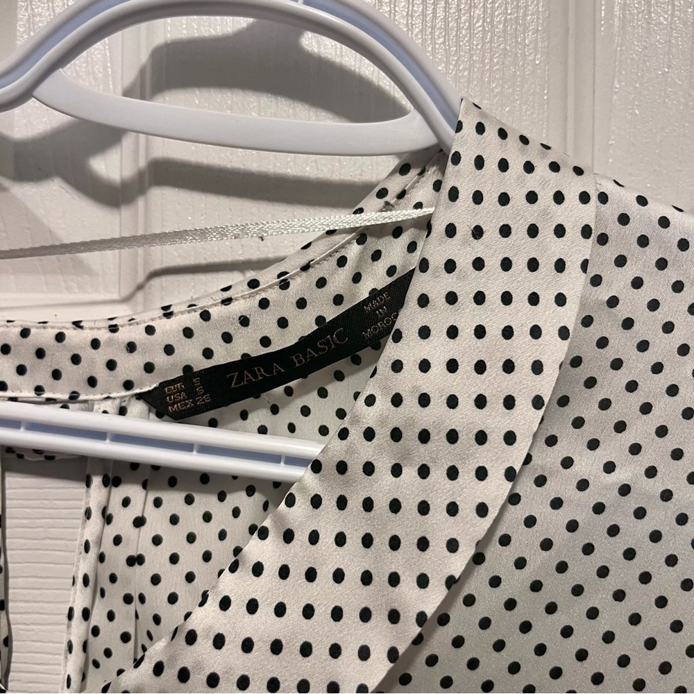 3/25$💥 Zara blouse top polka dot Women Small white black long sleeve collared - Picture 2 of 4